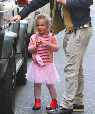 По четвергам принцессы носят тельняшки: очень милая Лея Купер Шейк в компании звездного папы
