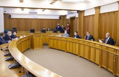 Гордума Екатеринбурга собирается снять ограничение на членство депутатов в более чем двух группах