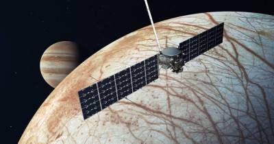 На спутнике Юпитера Европе могут быть действующие подводные вулканы, поддерживающие жизнь, - ученые