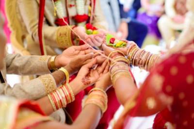 Индийская пара поженилась в воздухе, чтобы обхитрить карантин