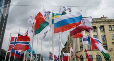 МИД РФ: Москва предприняла демарш в адрес Риги из-за решения убрать флаг РФ