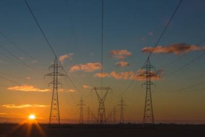 Регулятор запретил импорт электроэнергии из Беларуси и РФ до октября