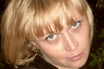 В Костроме полиция просит помощи в розыске симпатичной блондинки