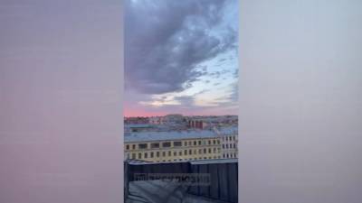 Руферы забрались на купол Казанского собора и сняли на видео алый закат