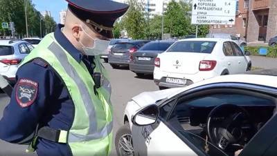 Полиция задержала на улицах Петербурга 160 таксистов-нелегалов