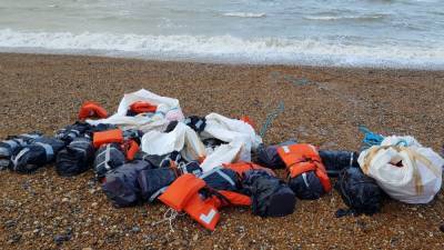 В Британии на пляже нашли почти тонну кокаина
