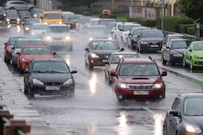 Водителям придется несладко: в Петербург возвращаются ливни и потопы на дорогах