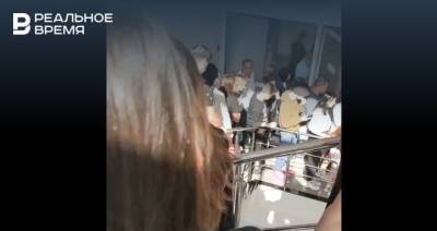 В Казани эвакуируют людей из торгового комплекса «Тандем» — видео