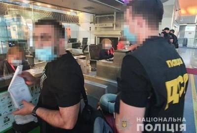 Санкции СНБО против "криминальных авторитетов": 10 человек репартированы, 27 - отменены разрешения на проживание в Украине