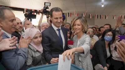 Асад и его супруга проголосовали на президентских выборах в Сирии
