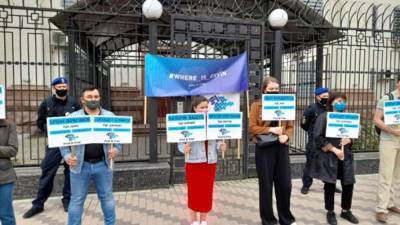 Акция протестов прошла под посольством России в Киеве