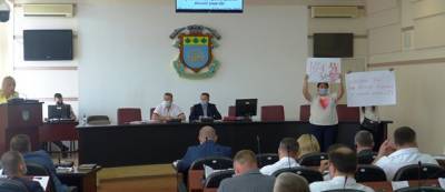 В Краматорске закрыли школу: родители протестовали в городском совете против этого решения