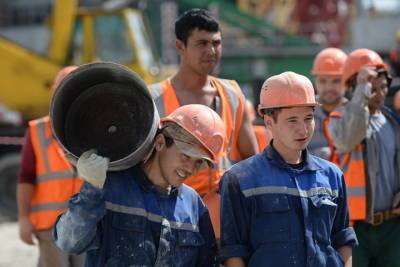 На предприятиях Мурманской области официально работает более 20 тысяч мигрантов
