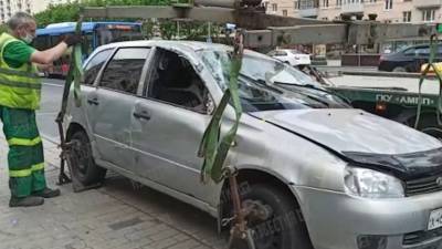 Жуткие последствия ДТП с влетевшим в остановку авто на Кутузовском проспекте