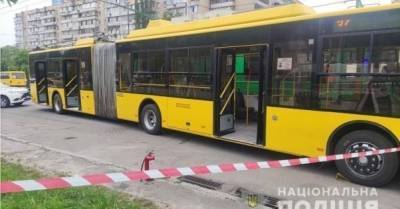 В Киеве неизвестный бросил в троллейбус &quot;коктейль Молотова&quot;: есть пострадавшие (ВИДЕО)