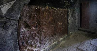 Хеттские иероглифы были обнаружены на каменном косяке заброшенного дома в Турции