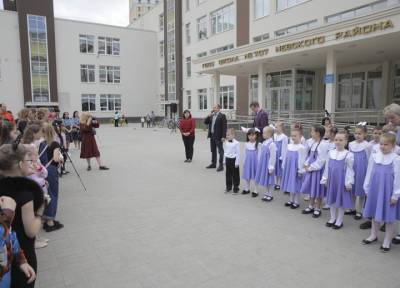 Творческий фестиваль в школе №707 Невского района открыл Михаил Романов