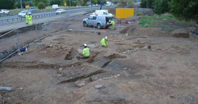 Во время ремонта автострады в Шотландии нашли средневековое поселение с "сокровищницей"