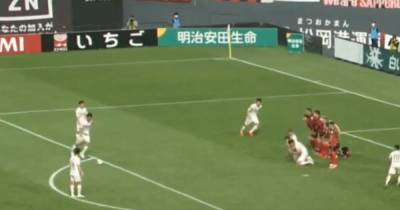 Худший штрафной в истории: в Японии футболисты взорвали Сеть курьезным исполнением стандарта (видео)
