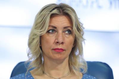 Захарова назвала проявлением русофобии замену российского флага в Латвии