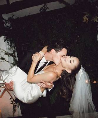 Миллион лайков за 15 минут: Ариана Гранде поделилась фотографиями со свадьбы