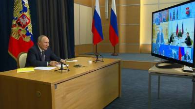 "Держать руку на пульсе": Путин рассказал о восстановлении экономики РФ