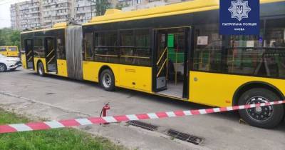В пассажирки тяжелые ожоги, подозреваемому грозит пожизненное заключение: подробности поджога троллейбуса в Киеве - tsn.ua - Киев