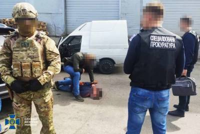 В Черкассах военнослужащего Нацгвардии на торговле огнестрельным оружием задержала СБУ