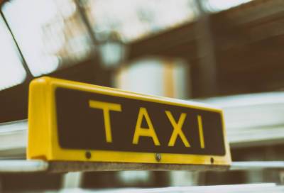 Петербуржский таксист остался без автомобиля из-за ссоры на дороге
