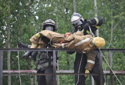 В Сосновом Бору прошли соревнования ленинградских специалистов газодымозащитной службы
