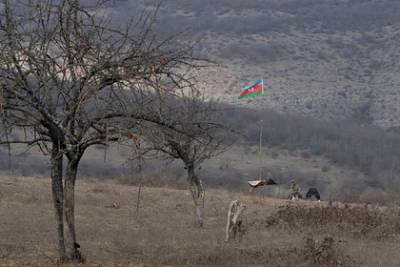 Азербайджан заявил об обстреле своих военных с армянской территории