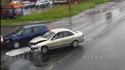 В посёлке Металлострой произошла авария с участием трёх машин