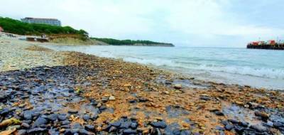 В Туапсе Росприроднадзор продолжает выявлять загрязнение нефтепродуктами у побережья