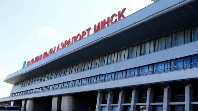 Около 20 иностранцев остаются в транзитной зоне в аэропорту Минска