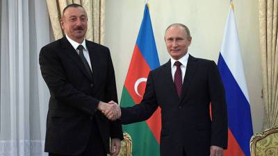 Путин поздравил Алиева с Днём Республики Азербайджан