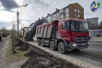 В Мурманске ремонтируют автодорогу по улице Лобова