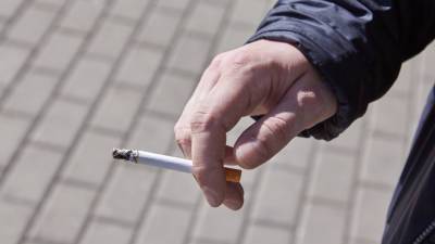 Жильцы домов в России смогут получить компенсацию от курящих соседей