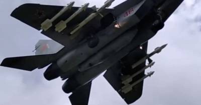 "Вежливый истребитель": белорусский самолет для посадки рейса Ryanair был вооружен ракетами "воздух-воздух"