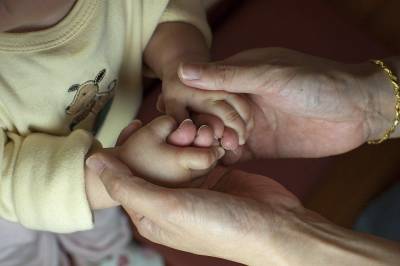 Депутат Госдумы предложила ввести зарплату для одиноких родителей