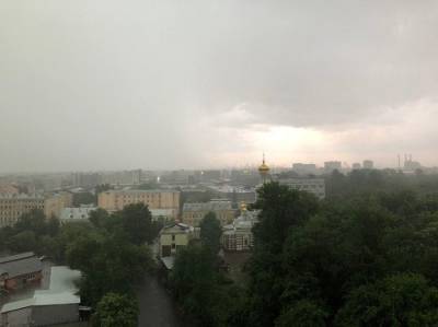 В Петербурге облачно, возможны грозы