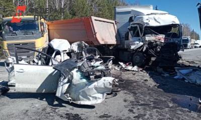 Смертельная авария с участием четырех грузовиков произошла на Среднем Урале