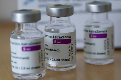 Ученые установили связь вакцины AstraZeneca с тромбозами