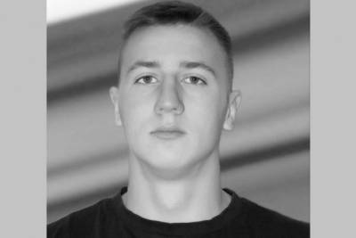 В Омске похоронили студента-легкоатлета, умершего на тренировке