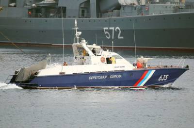 Российские пограничники выдворили британский военный корабль у берегов Крыма