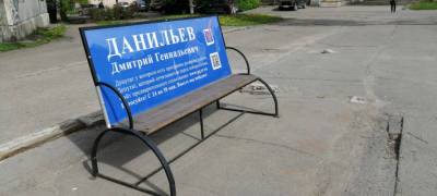 В Петрозаводске предвыборную скамейку привезли на похоронной машине (ФОТОФАКТ)