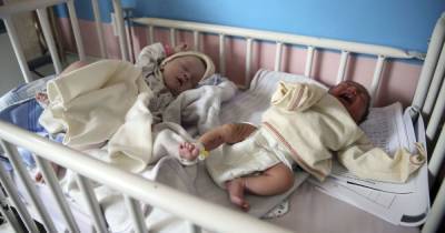 В Украине хотят увеличить помощь при рождении ребенка: когда вырастут выплаты