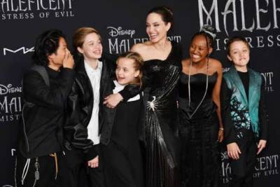 Анджелина Джоли проиграла суд по опеке над детьми Брэду Питту