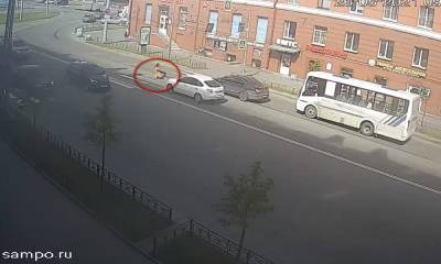 Девушка рухнула в обморок на проезжей части в центре Петрозаводска