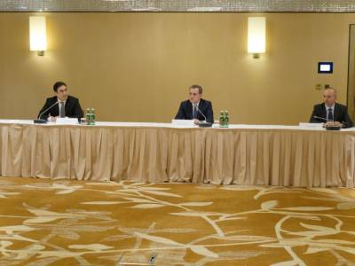 Глава МИД Азербайджана встретился с членами азербайджанской диаспоры в Австрии (ФОТО)