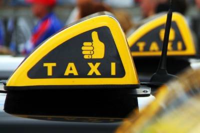 В Твери «золотые люди» оплатили беременной женщине такси до больницы